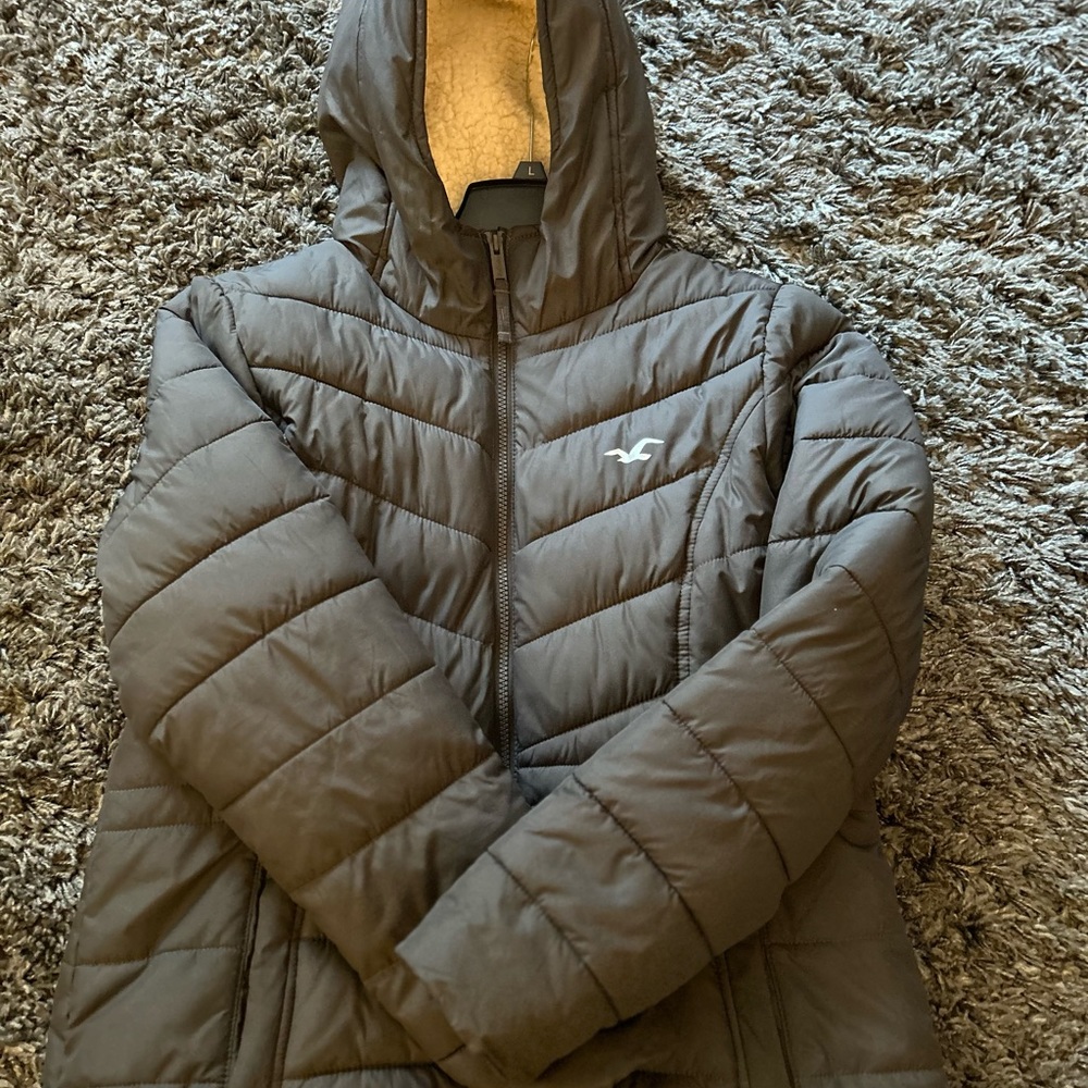 Women’s Hollister Puffer Size Large. Color Black